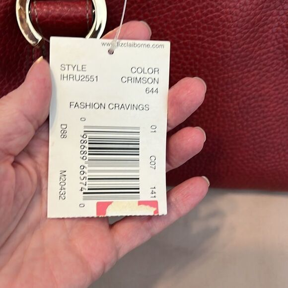 NWT First Issue red pebbled faux leather bag 1 inside & outside pocket zip close - Picture 4 of 13